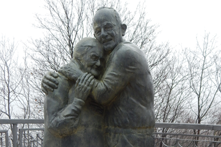 Luigi and Mokrina Monument – Mariinsky Park